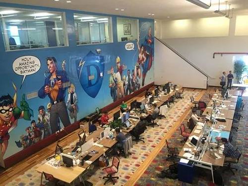 Draper不仅是个重度漫画爱好者，还有强烈的Super Hero情结。图为德拉普大学实景。